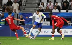 Bắt Đầu Và Bắt Đầu Lại Trận Đấu Bóng Đá Theo Luật Chuẩn Của FIFA